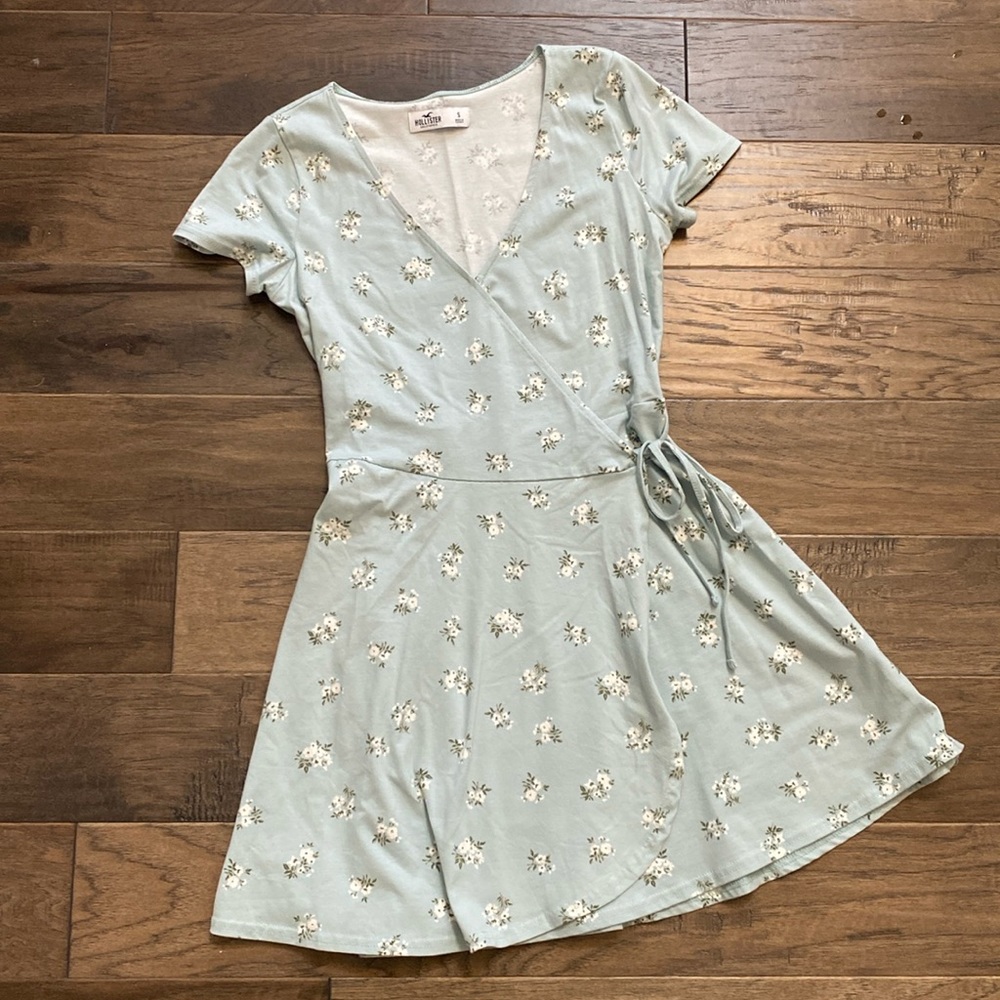 Hollister Women’s Bluish Green Floral Print Wrap Dress Size Small EUC